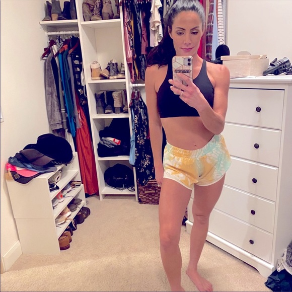 LIKE NEW Fabletics Shorts w/built in liner - Picture 3 of 9